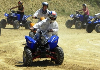  Cuatrimoto en terreno exclusivo 